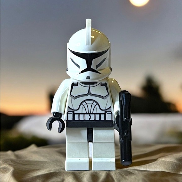 LEGO Minifigure Star Wars Phase 1 Clone Trooper White Black Blaster Collectible - Picture 1 of 8